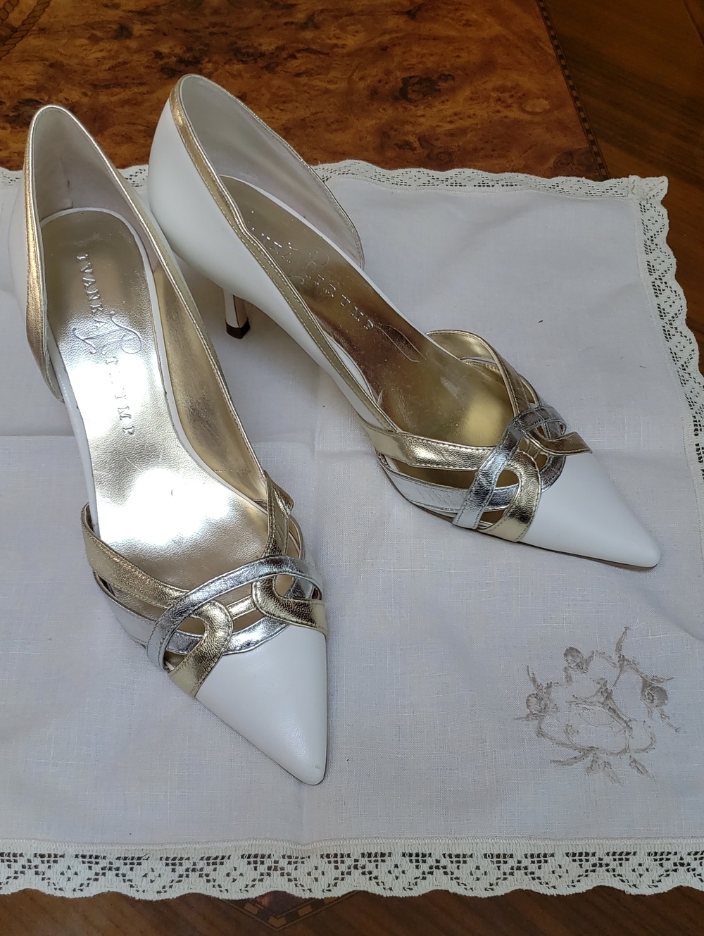 Ivanka Trump White and Gold Women's Pointed Toe Pumps Sz. 6.5 New
